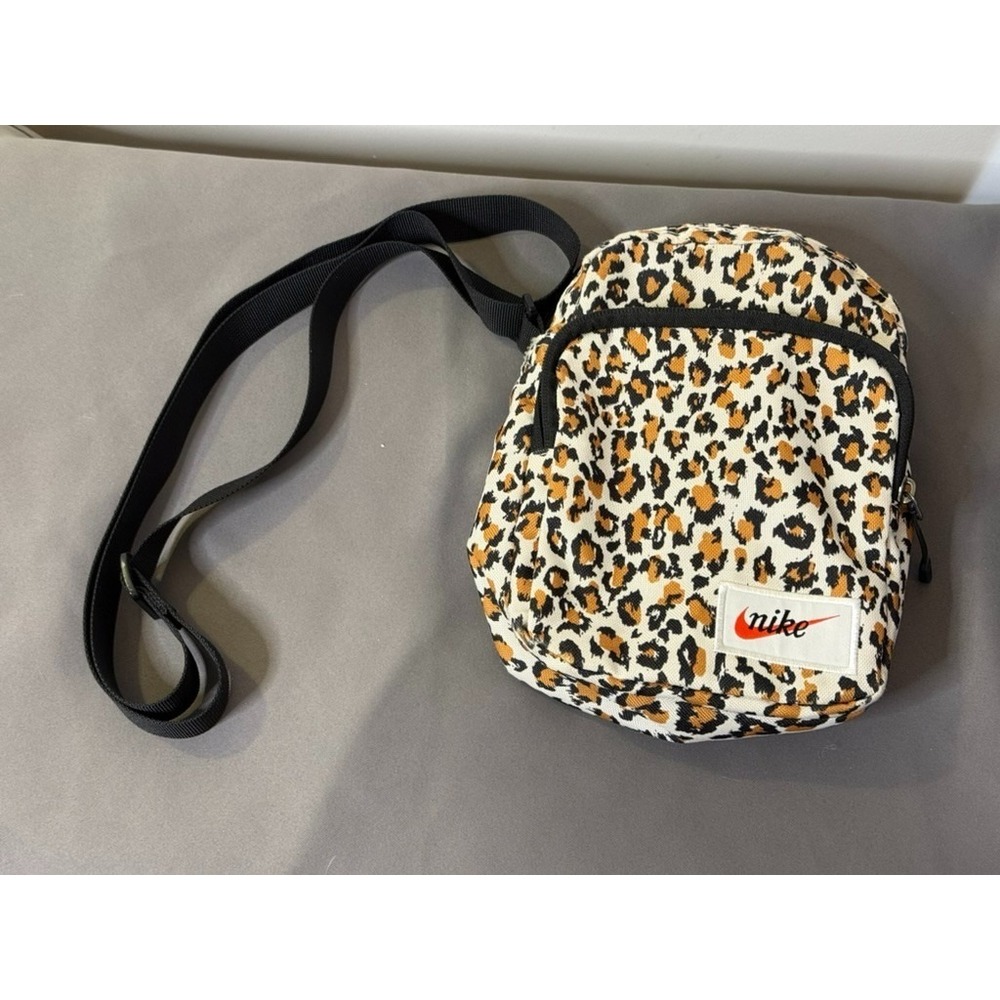 NIKE Light‎ Weight Leopard Print Cross Body Bag Purse Travel Sporty Active Wear